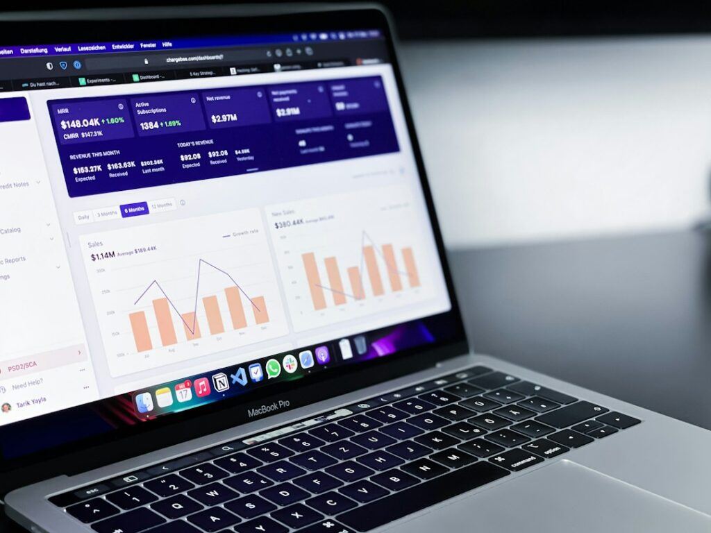 Website performance analytics dashboard showing organic search growth for a business